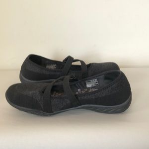 Skechers black and gray slip-one